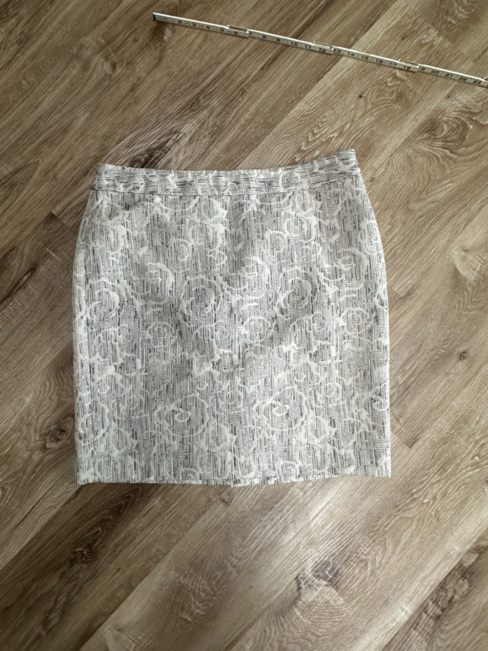 Ann Taylor White Jacquard Mini Skirt with Subtle Logo Pattern